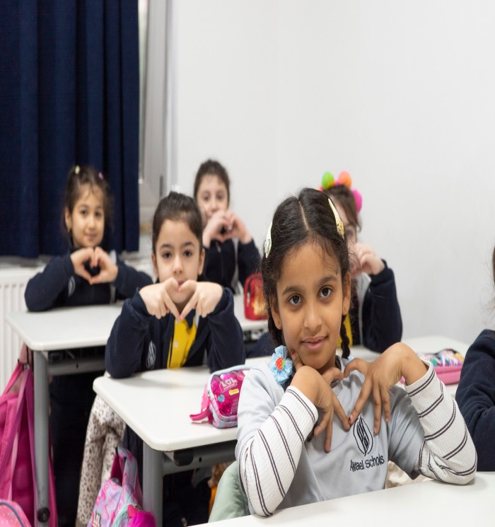 مع بداية دوام الفصل الثاني  عاد طلابنا لمقاعدهم الدراسية بشوق و تفاؤل و أمل