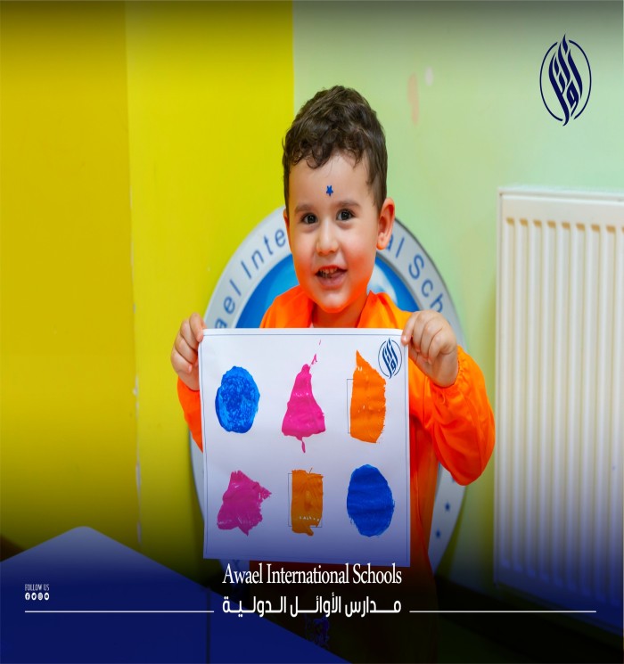 يعيش أطفالنا في روضة الأوائل أوقاتًا ممتعة ومفيدة   يتعلمون الألوان بطريقة جديدة ومبتكرة