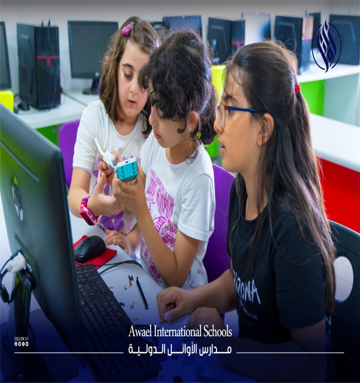 هل تعلمون يا طلابنا أن دروس الروبوتيك تمنحكم فرصة رائعة لتطوير مهاراتكم الهندسية والبرمجية
